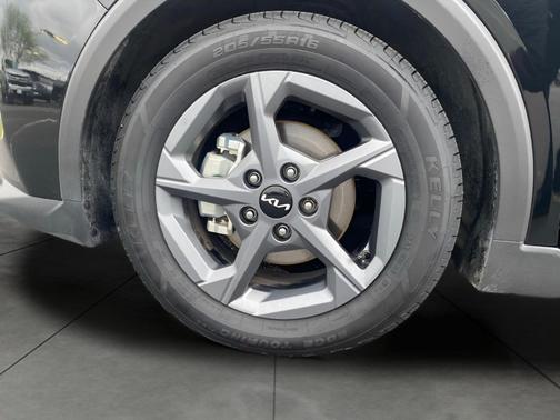 Aurora Black Pearl 2025 Kia K4 LXS