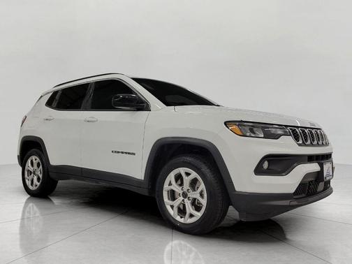 Bright White Clearcoat 2025 Jeep Compass Latitude