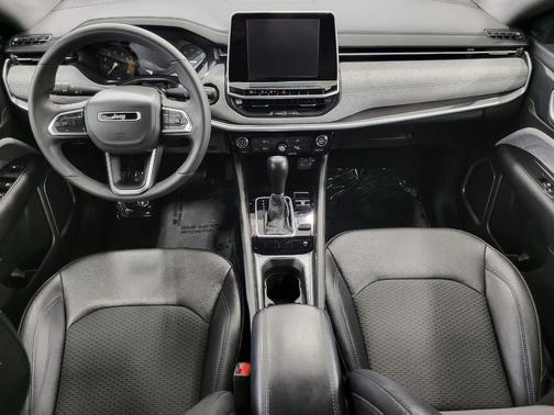 Bright White Clearcoat 2025 Jeep Compass Latitude