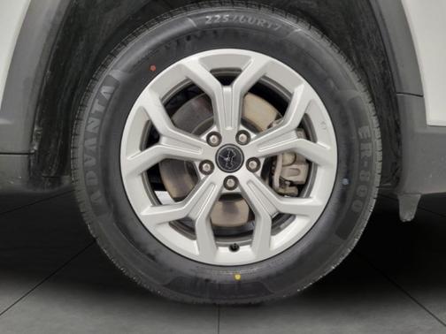 Bright White Clearcoat 2025 Jeep Compass Latitude
