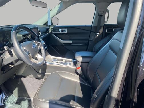 AGATE BLACK METALLIC 2024 Ford Explorer XLT