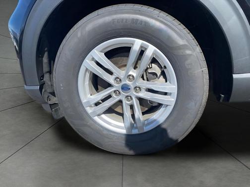 AGATE BLACK METALLIC 2024 Ford Explorer XLT