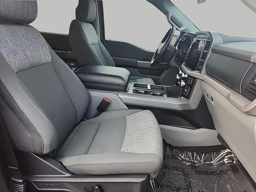 HOT PEPPER RED MET TINTD CC 2023 Ford F-150 XLT