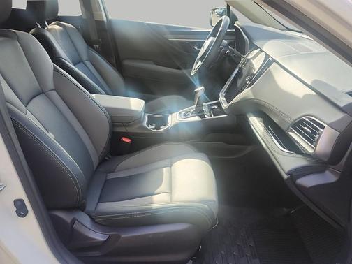 Crystal White Pearl 2025 Subaru Outback Onyx Edition