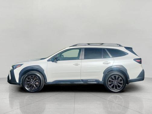 Crystal White Pearl 2025 Subaru Outback Onyx Edition