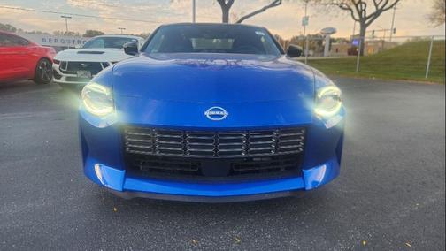 Seiran Blue Metallic/Super Black 2024 Nissan Z Performance Auto