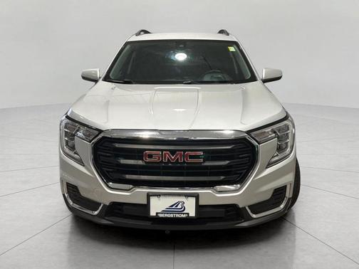 Quicksilver Metallic 2022 GMC Terrain SLE