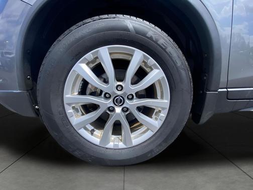 Gun Metallic 2017 Nissan Rogue SV