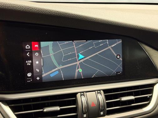 Alfa White 2022 Alfa Romeo Giulia Ti