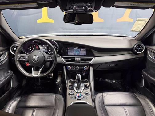 Alfa White 2022 Alfa Romeo Giulia Ti