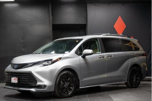 2023 Toyota Sienna XLE 7 Passenger