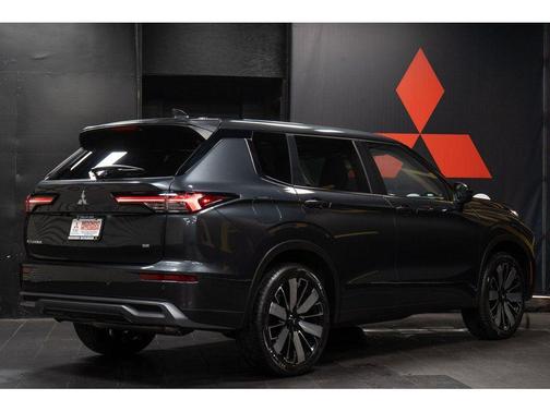 Graphite Gray 2026 Mitsubishi Outlander SE 1.5T 2WD