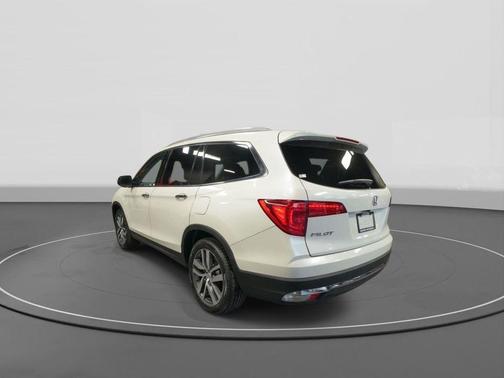 White Diamond Pearl 2017 Honda Pilot Touring