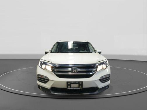 White Diamond Pearl 2017 Honda Pilot Touring