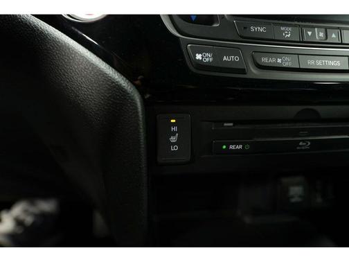 White Diamond Pearl 2017 Honda Pilot Touring