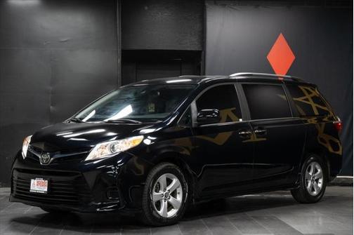 2019 Toyota Sienna LE