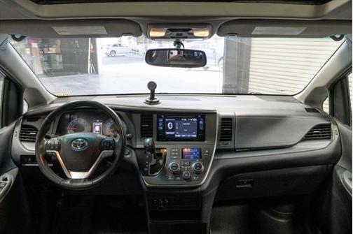 2016 Toyota Sienna SE Premium