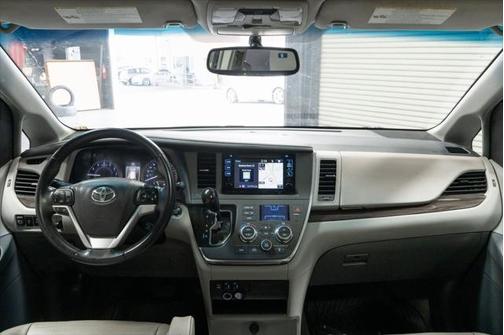 2017 Toyota Sienna SE