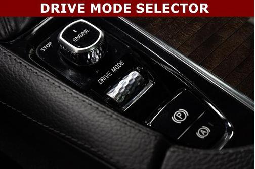 2017 Volvo XC90 T6 Momentum