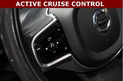2017 Volvo XC90 T6 Momentum