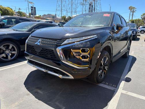 Labrador Black Pearl 2023 Mitsubishi Eclipse Cross SE