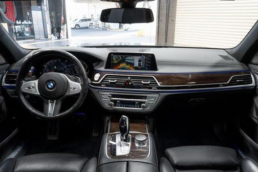 2022 BMW 750 i xDrive