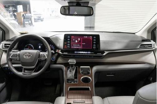 2021 Toyota Sienna XLE 8 Passenger