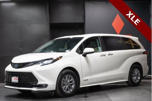 2021 Toyota Sienna XLE 8 Passenger