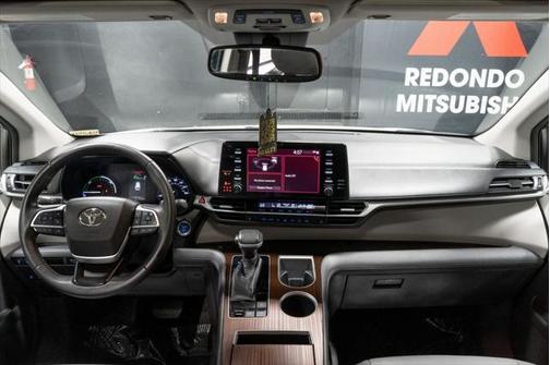 2021 Toyota Sienna XLE 8 Passenger