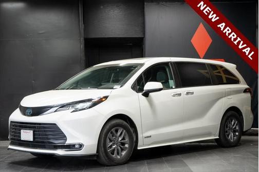 2021 Toyota Sienna XLE 8 Passenger