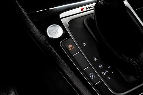 2016 Volkswagen Golf R 2.0T DSG