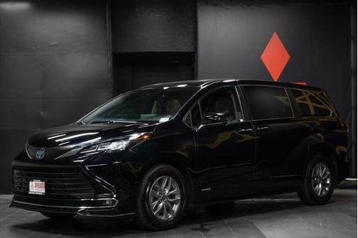 2021 Toyota Sienna XLE 7 Passenger