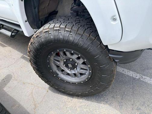Super White 2017 Toyota Tacoma SR5