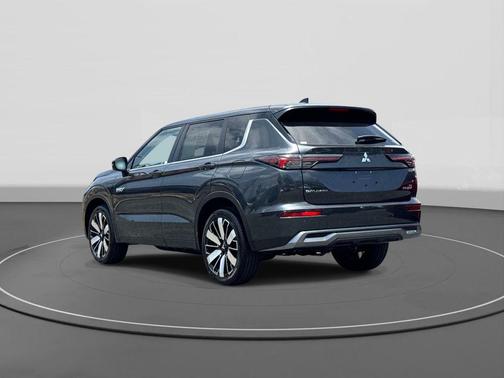 Graphite Gray 2026 Mitsubishi Outlander SE S-AWC