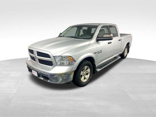 2016 RAM 1500 SLT