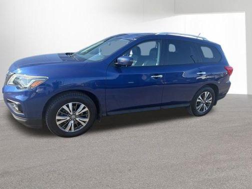 2017 Nissan Pathfinder SL