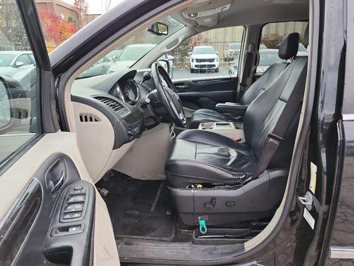 2013 Chrysler Town & Country Touring