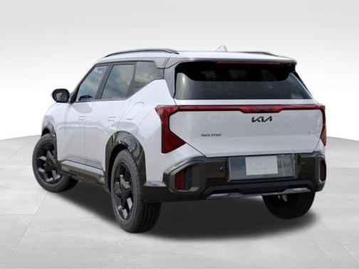 Snow White Pearl 2027 Kia Seltos X-Line
