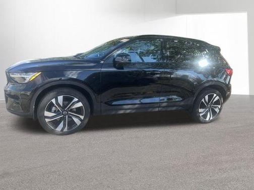 2025 Volvo XC40 B5 Plus Dark Theme