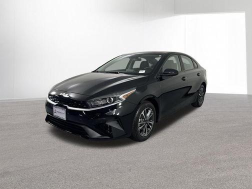 Aurora Black Pearl 2024 Kia Forte LXS