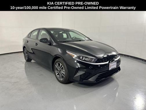 Aurora Black Pearl 2024 Kia Forte LXS