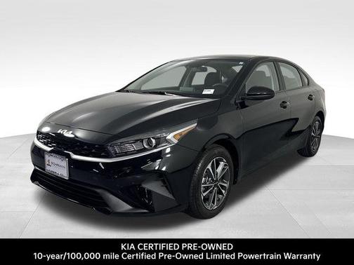 Aurora Black Pearl 2024 Kia Forte LXS