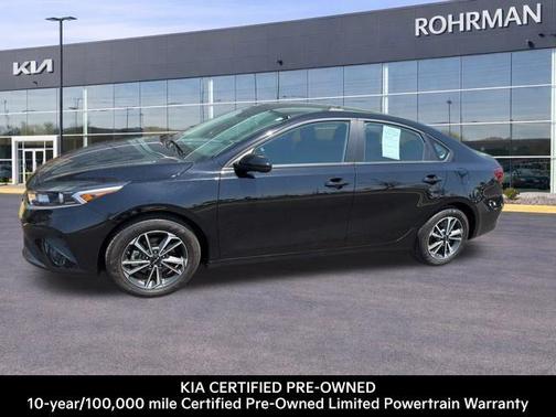 Aurora Black Pearl 2024 Kia Forte LXS