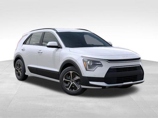 Snow White Pearl 2026 Kia Niro LX