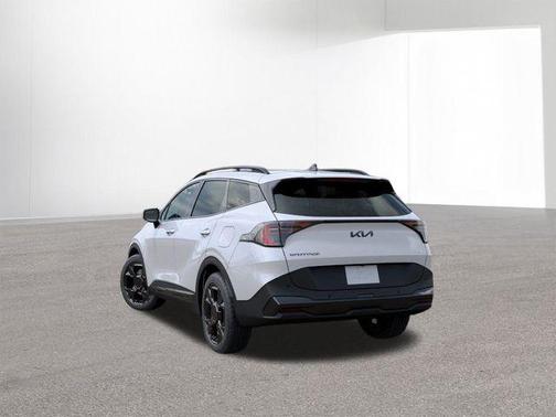 Glacial White Pearl 2026 Kia Sportage X-Line