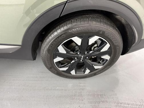 Jungle Green 2024 Kia Sportage X-Line