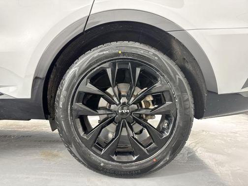 Wolf Gray 2023 Kia Sorento SX