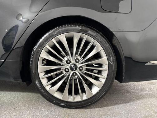 2019 Kia Cadenza SX Limited