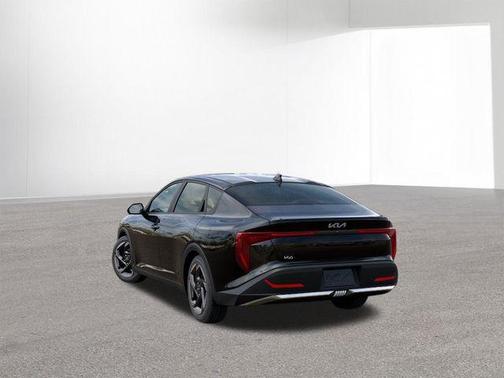 Aurora Black Pearl 2026 Kia K4 EX
