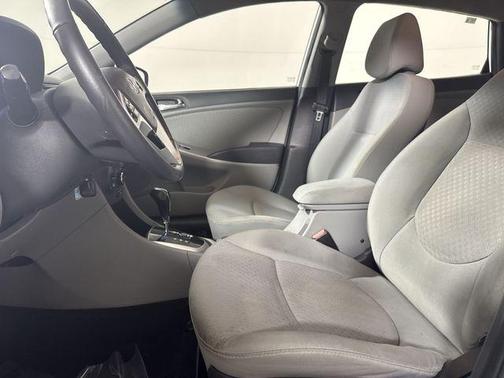 2012 Hyundai Accent SE